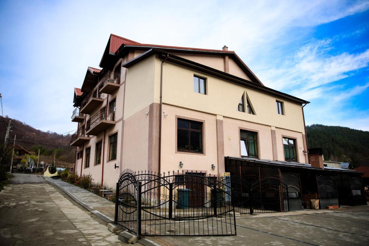 Pensiunea Grande Lepşa Екстериор снимка